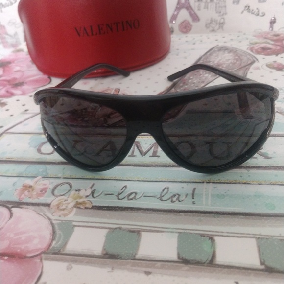 Authentic NWOT Valentino Sunglasses Black - Picture 2 of 7